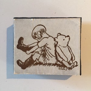 Sello de goma montado en espuma, clásico, Winnie-The-Pooh, Christopher Robin, oso útil, 2 "x 2 1/4", usado