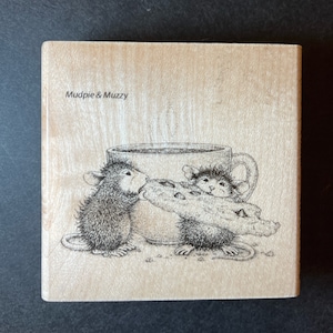 Stampabilities HMQ22 Tampon en caoutchouc en bois Mudpie, Monica Cookie s'effondre, 3 x 3 po. 2018