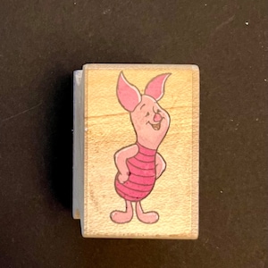 Sello de goma de madera pequeño Disney Winnie the Pooh Cheerful Piglet All Night Media 199-D05, usado
