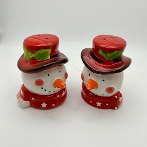 Bonecos de neve, cabeças, chapéus vermelhos, cachecóis vermelhos, saleiro e pimenteiro de cerâmica de Natal, conjunto de 3&quot;
