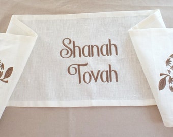Jewish Gift For Rosh Hashnah Apple Table Runner Jewish New Year Decor Rosh Hashana Tablescaping Apple Decoration Shanah Tova Shanah Tovah