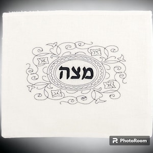 Embroidered Matzah Cover, 100% linen,Pessach,Passover holiday,Jewish Home ;Jewish tradition,Jewish Hostess Gift ,Hebrew,Jewish Tradition