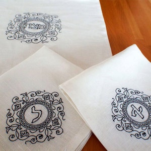 Embroidered Matzah Cover and 2 Napkins - 100% linen - Pessach - Passover holiday - Jewish home - Jewish tradition - Jewish holiday