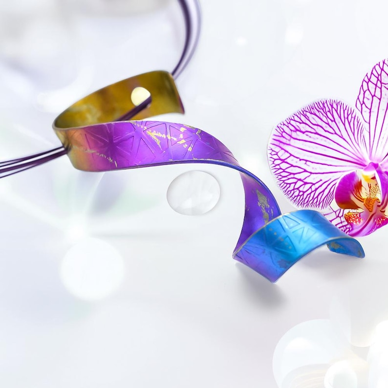 Colgante trenzado de titanio anodizado imagen 1