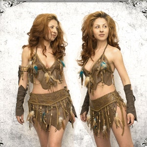Gehele leren outfit, leren rok, leren bh-top, leren armband, bovenarmband