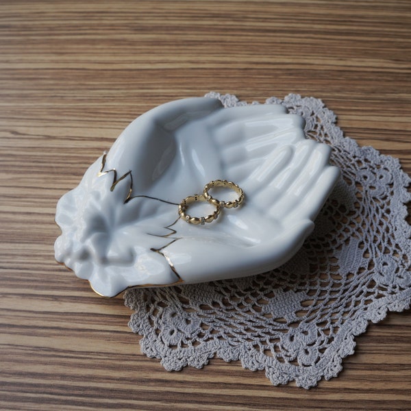 White porcelain ring dish, hands shaped trinket tray with grapes and vine leaves, vintage collectibles, wedding ring bearer tray, home decor