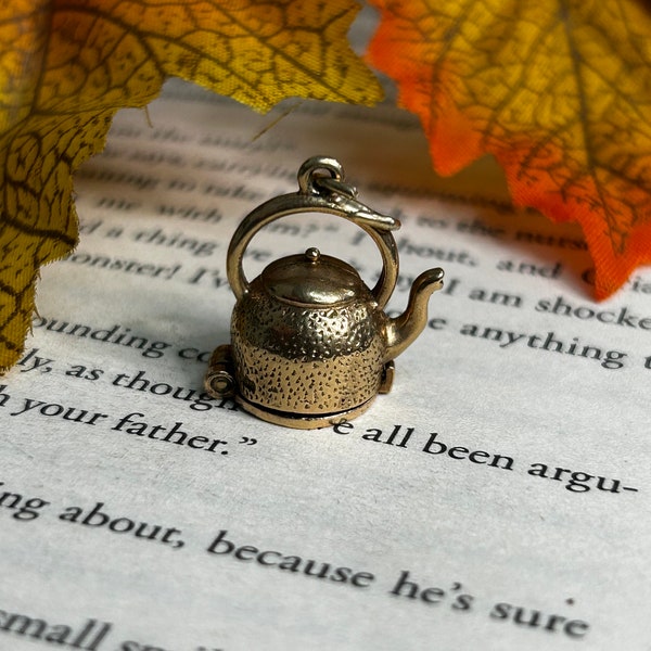 Vintage Kettle Charm. Movable Charm, Opens to Show Fish Inside. 9ct Gold. Gift for Him/Her.