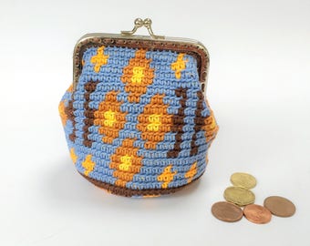 Tapestry crochet pattern Coin Purse by Atelier Sopra, month 4 tapestry project