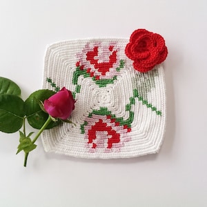 Tapestry crochet pattern coaster with roses by Atelier Sopra