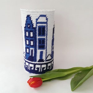 Tapestry crochet pattern Delft Blue Vase by Atelier Sopra