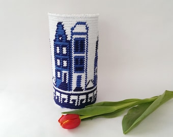 Tapestry crochet pattern Delft Blue Vase by Atelier Sopra