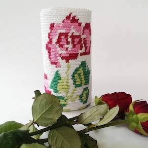 Tapestry crochet pattern Vase with roses by Atelier Sopra