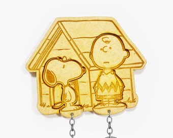 Porte-clés Charlie et Snoopy. Niche à chien. Cacahuètes. Porte-clés en bois.