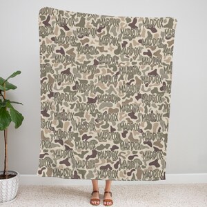 Personalized Duck Camo Throw, Cozy Camouflage Bedding, Soft Fleece Camping Blanket, Velveteen Plush Blanket, baby shower gift afbeelding 3
