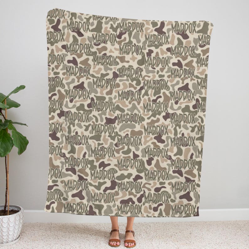 Personalized Duck Camo Throw, Cozy Camouflage Bedding, Soft Fleece Camping Blanket, Velveteen Plush Blanket, baby shower gift afbeelding 3
