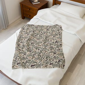 Personalized Duck Camo Throw, Cozy Camouflage Bedding, Soft Fleece Camping Blanket, Velveteen Plush Blanket, baby shower gift afbeelding 7