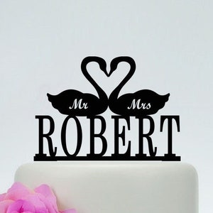 Topper de pastel de bodas, topper de pastel de cisne negro, topper de pastel personalizado, señor y señora topper con apellido, decoración de bodas, topper rústico P096