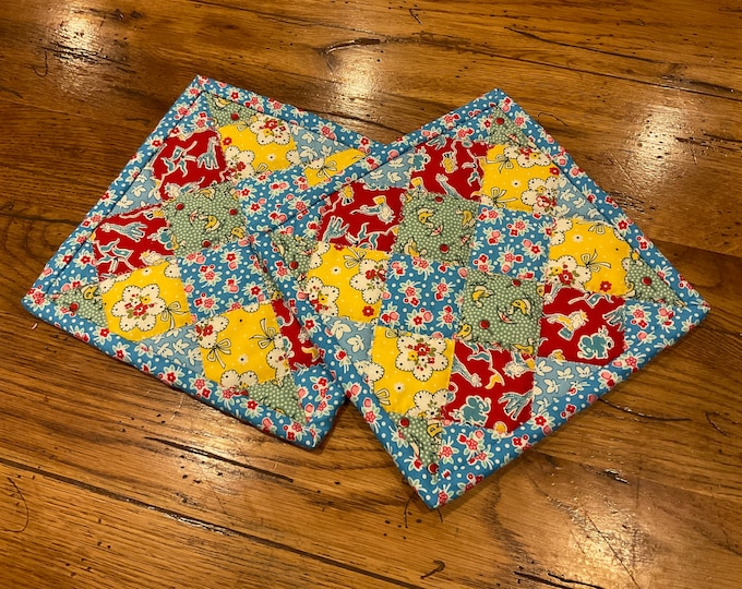 Fun set  pot holders, Two Homemade Heavy Duty quilted potholder, This handmade set of quilted hot pads are approximately 8x8
