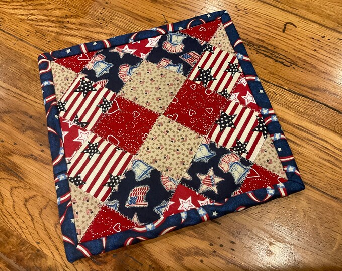 Homemade Fourth of July quilted potholder, this pot holder measures approximately 8x8, perfect for Independence Day BBQ