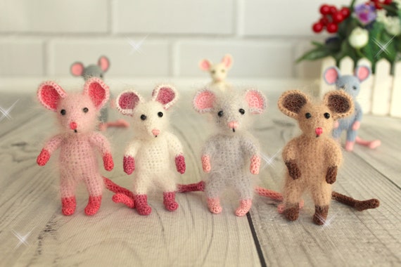 小さなかぎ針編みのネズミのパターン（PDF） | ミニあみぐるみネズミの