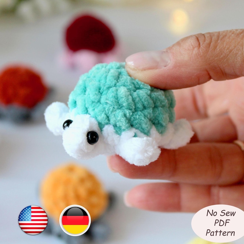 Mini plush turtle crochet pattern — soft keychain toy, easy PDF pattern for a quick and cute handmade project.