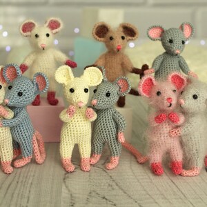 Make your own poseable amigurumi crochet mouse – a tiny stuffed rat perfect for decoration, gifting, or collecting.