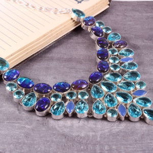 Halsband med fasetterad blå topas och opal - 925 silverplätering