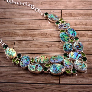 Collana con conchiglia di abalone e pietra preziosa di peridoto: gioielli placcati in argento 925