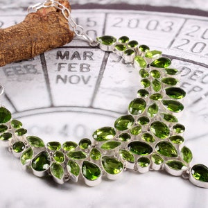 Collar babero de cuarzo verde facetado: peridoto bañado en plata 925