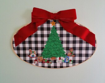 Christmas Wall Decor, Holiday Decor, Christmas Tree Hoop Wall Hanging