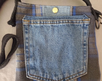 Bolso bandolera de franela y jeans azules reciclados