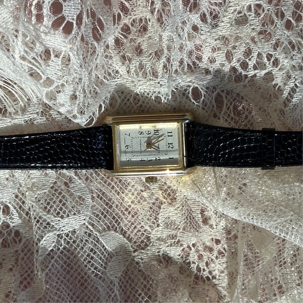 Vintage Gold Women's Watch, Elegant Black Leather Band, Chic Timepiece, Perfect Gift