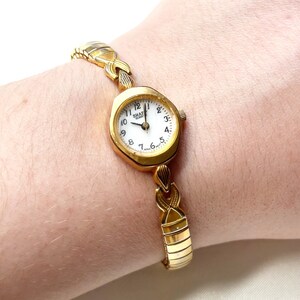 Vintage gold wrist watch - women’s vintage watch stretchy gold band