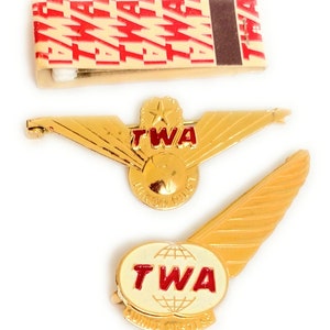 Vintage TWA AIRLINES 1960 Junior Pilot Kiddie Wings Pin Plus RARE Streichholzbriefe