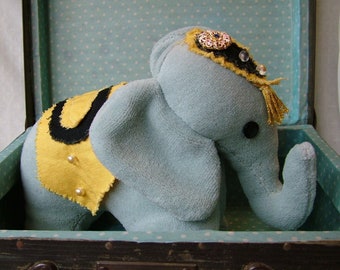 Banghita, el antiguo elefante de desfile - Envío GRATIS