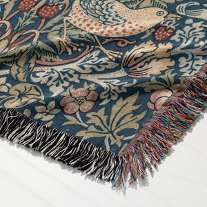 William Morris Strawberry Thief Woven Blanket, Vintage Bird Pattern, Sofa Throw Blanket, Couch Blanket, Jacquard Tapestry Fringe, Cotton zdjęcie 3