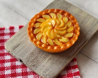 Dollhouse miniature realistic apple pie 1:12 scale Dollhouse food