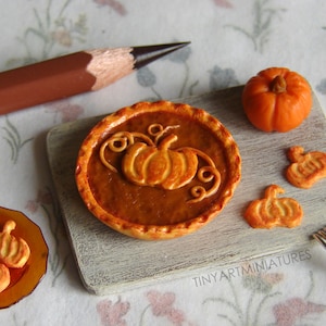 Realistic dollhouse miniature pumpkin pie 1:12 Scale Dollhouse Miniature Food