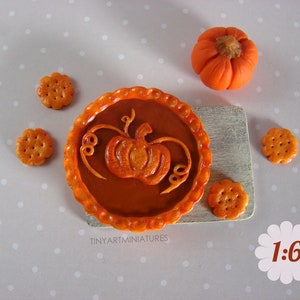 Realistic dollhouse miniature pumpkin pie 1:12 Scale Dollhouse Miniature Food image 4