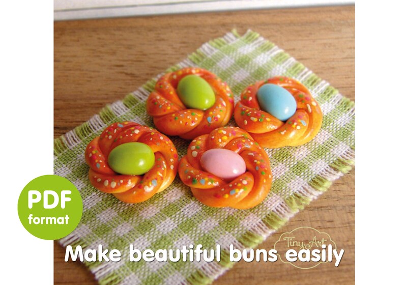 Pode incluir: Quatro p&atilde;ezinhos laranja em miniatura com granulado colorido e um centro de doces em tons pastel, dispostos sobre um pano xadrez verde e branco. A imagem inclui o texto "Make beautiful buns easily".