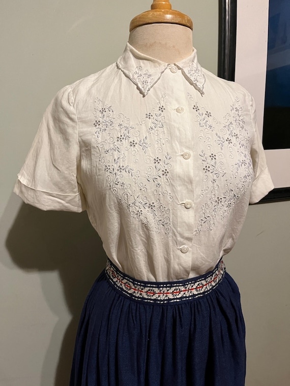 Crisp White Linen Blouse, Cuffed Short Sleeves, Sharp Collar, Eyelet and Embroidery Decoration in Periwinkle, Perfect Spring Look - XS - VFG