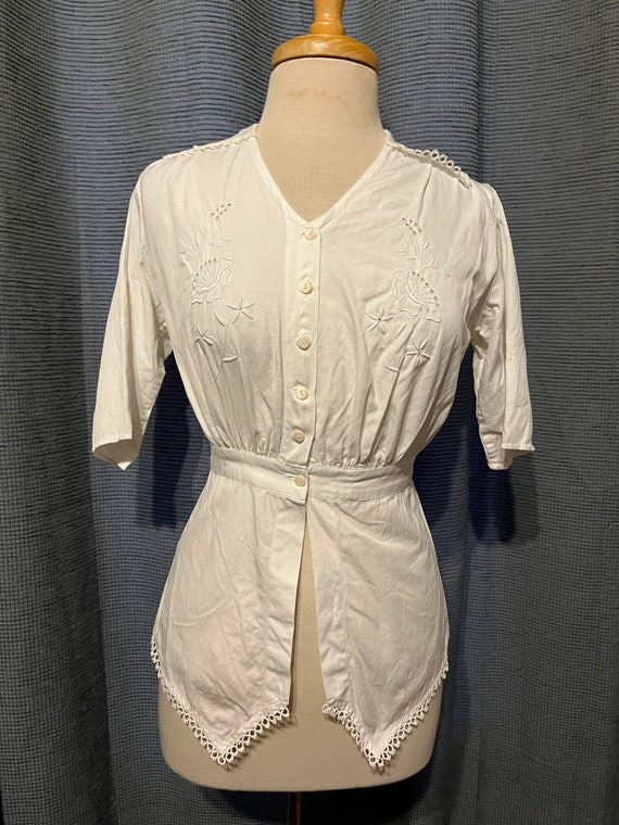 1910s Young Woman's Crisp White Collar Blouse wit… - image 2