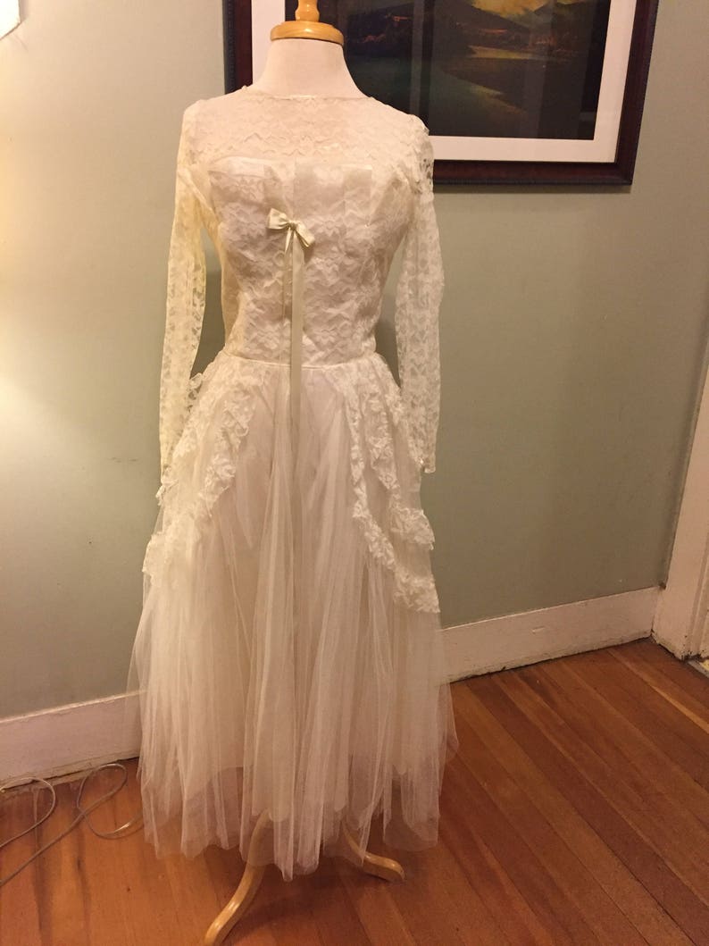 Stunning 1950s Ivory Strapless Cupcake Wedding or Prom Dress with Lace Overlay Skirt and Optional Lace Sleeves imagem 3