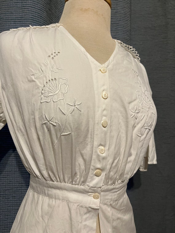 1910s Young Woman's Crisp White Collar Blouse wit… - image 9