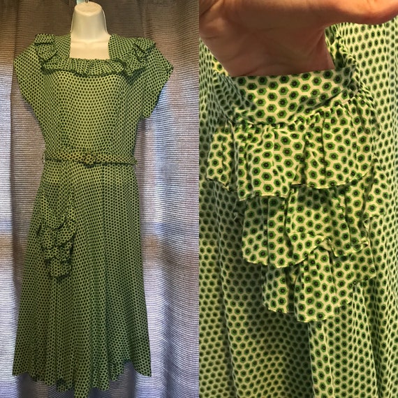 Lovely 30s Cotton Voile Novelty Print Day Dress With Ruffled Collar,  Matching Belt and Ruffled Patch Pocket in White and Green - Xs/small - Etsy