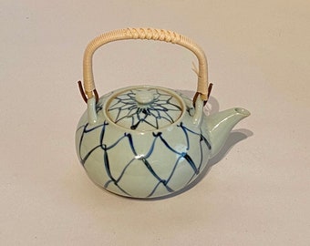 Japanese Blue & White Chickenwire Design Teapot