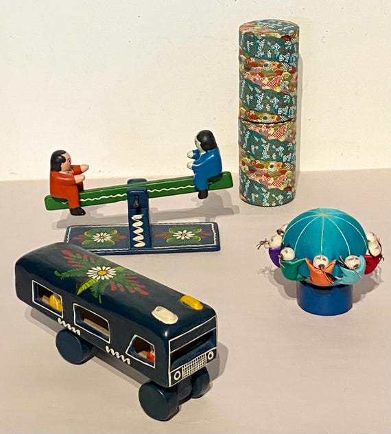 Sube y baja de madera de arte popular mexicano Balancín