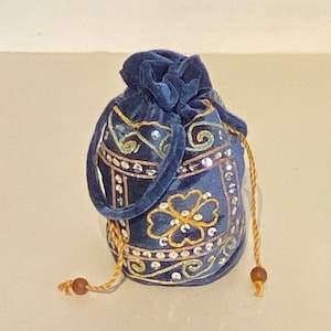 Pochette indienne en velours avec cordon de serrage, paillettes et fils métalliques
