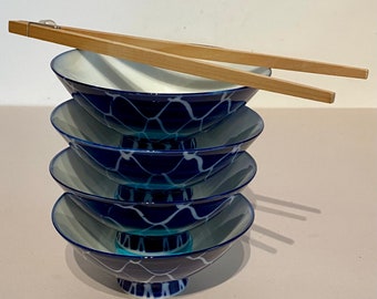 Japanese Blue & White Chickenwire Design Bowls set/4