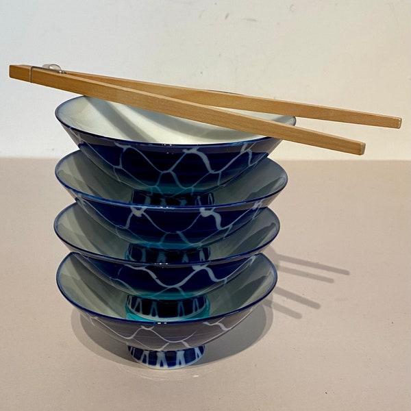 Japanese Blue & White Chickenwire Design Bowls set/4